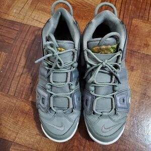 Nike air max more uptempo womens athletic choe size 9 used